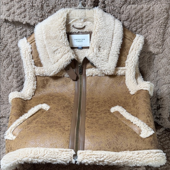 American Eagle Outfitters Jackets & Blazers - American Eagle Women’s Brown and Cream Sherpa Vest